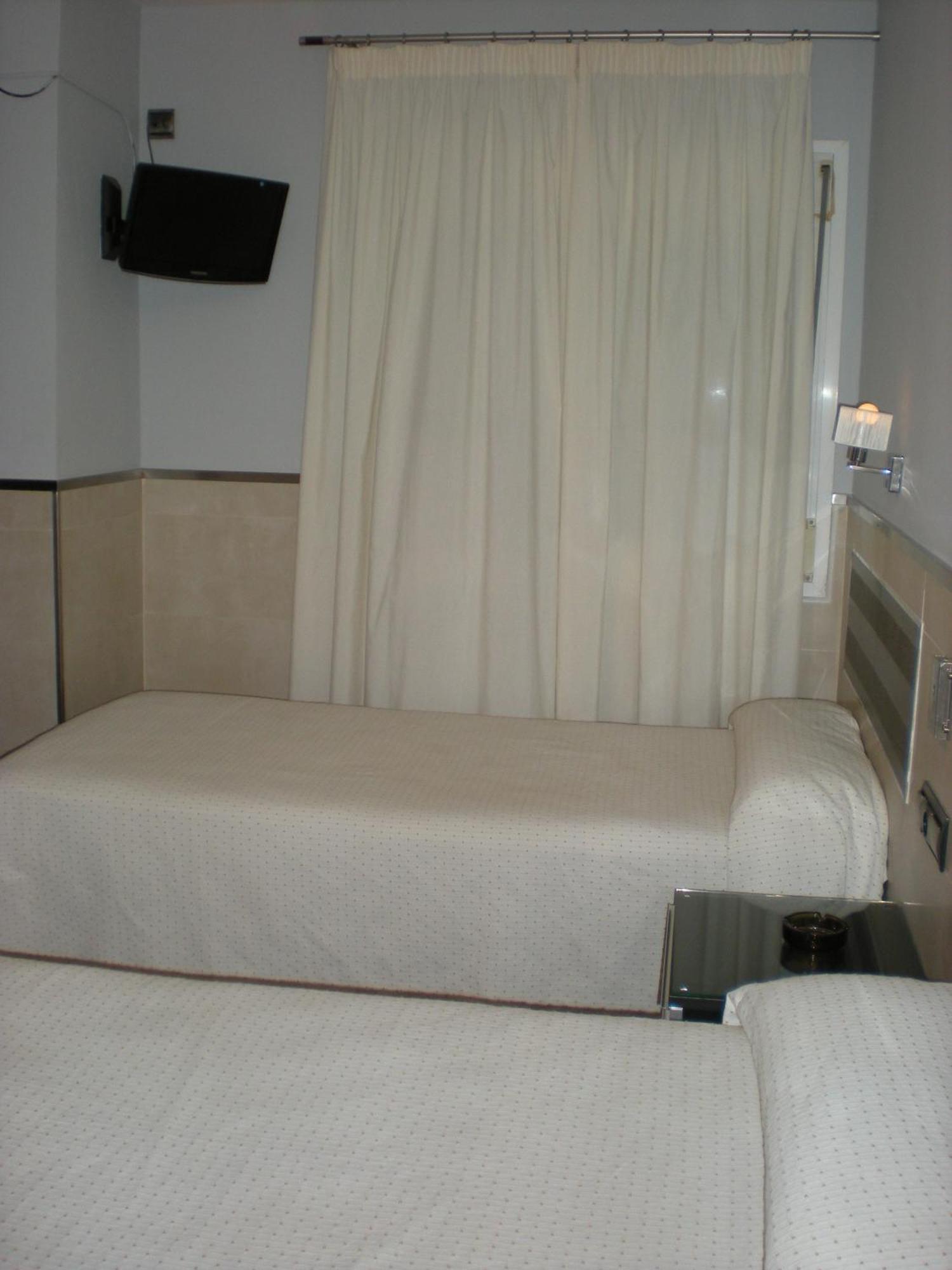 Hostal La Hispanidad Málaga Dış mekan fotoğraf